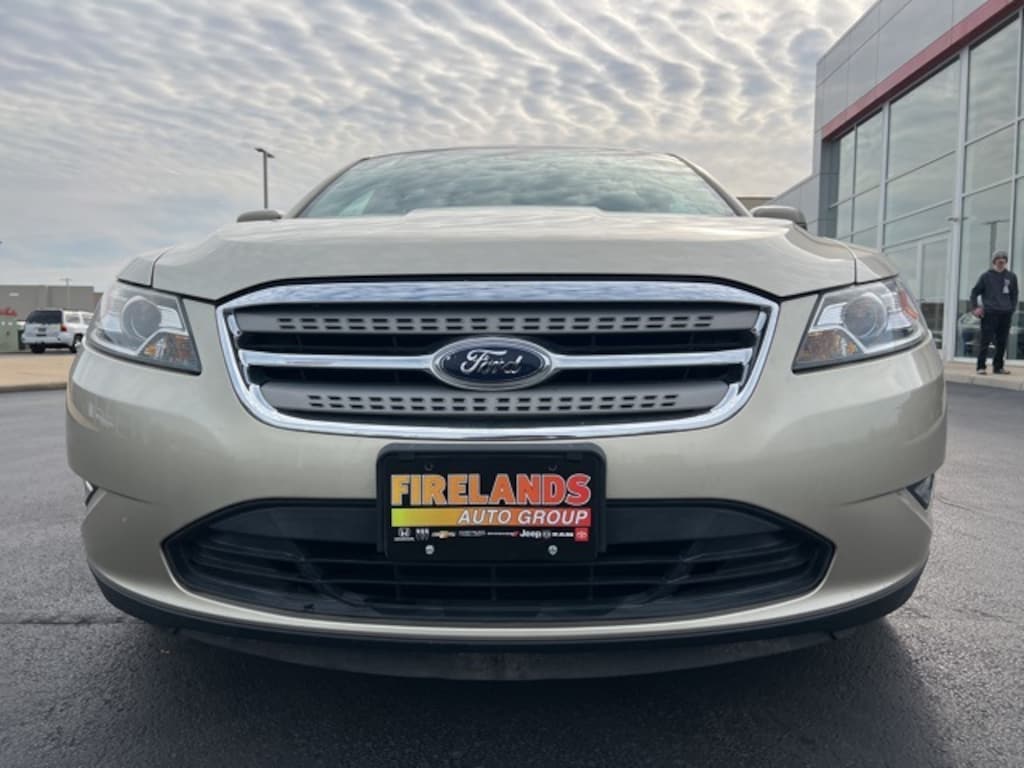 Used 2010 Ford Taurus SEL Sedan