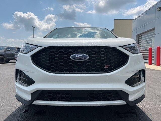 2022 Ford Edge ST photo 2