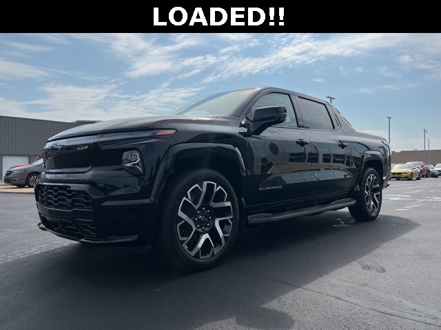 2024 Chevrolet Silverado EV RST photo 2