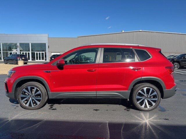 2022 Volkswagen Taos SE photo 4