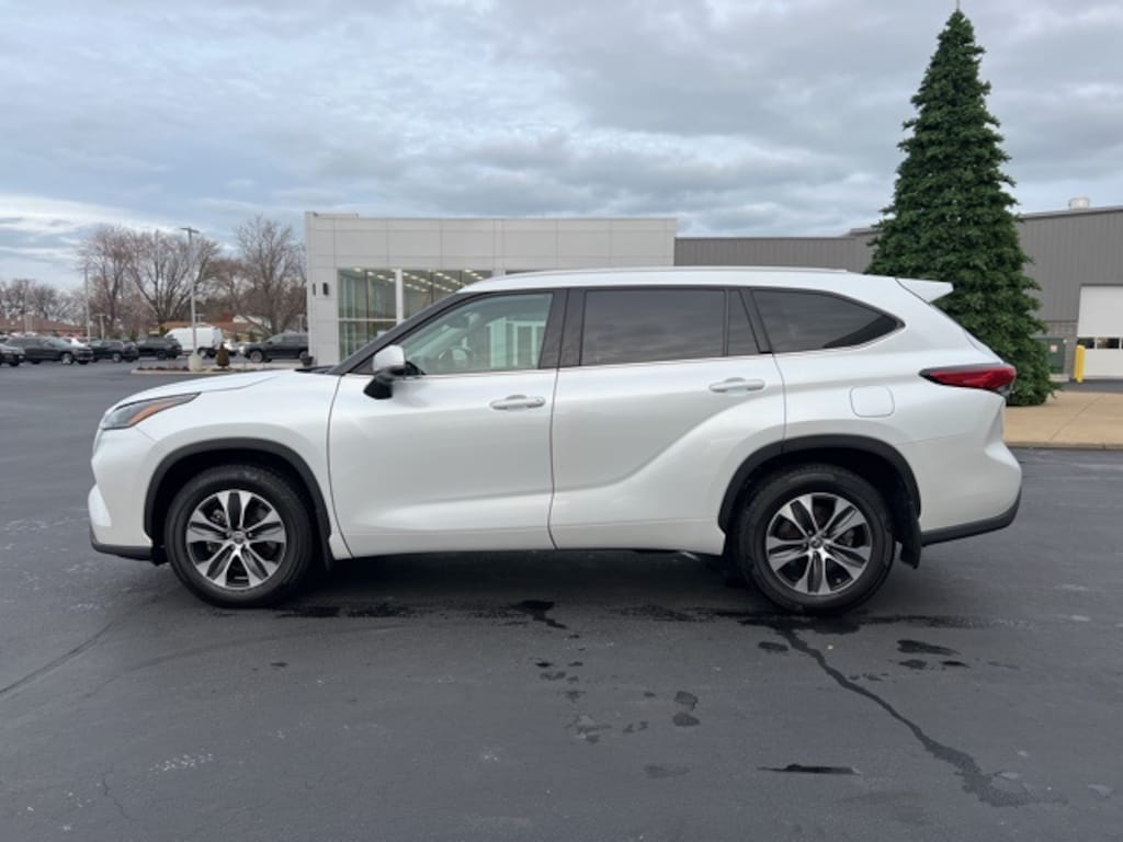 Used 2022 Toyota Highlander XLE SUV