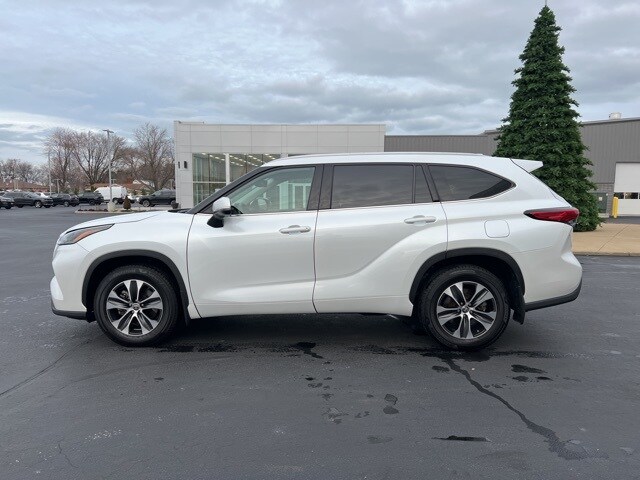 2022 Toyota Highlander XLE photo 4