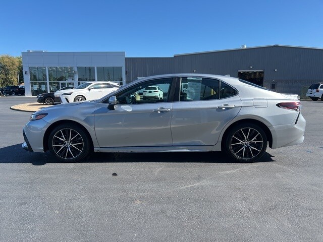 2024 Toyota Camry SE photo 4