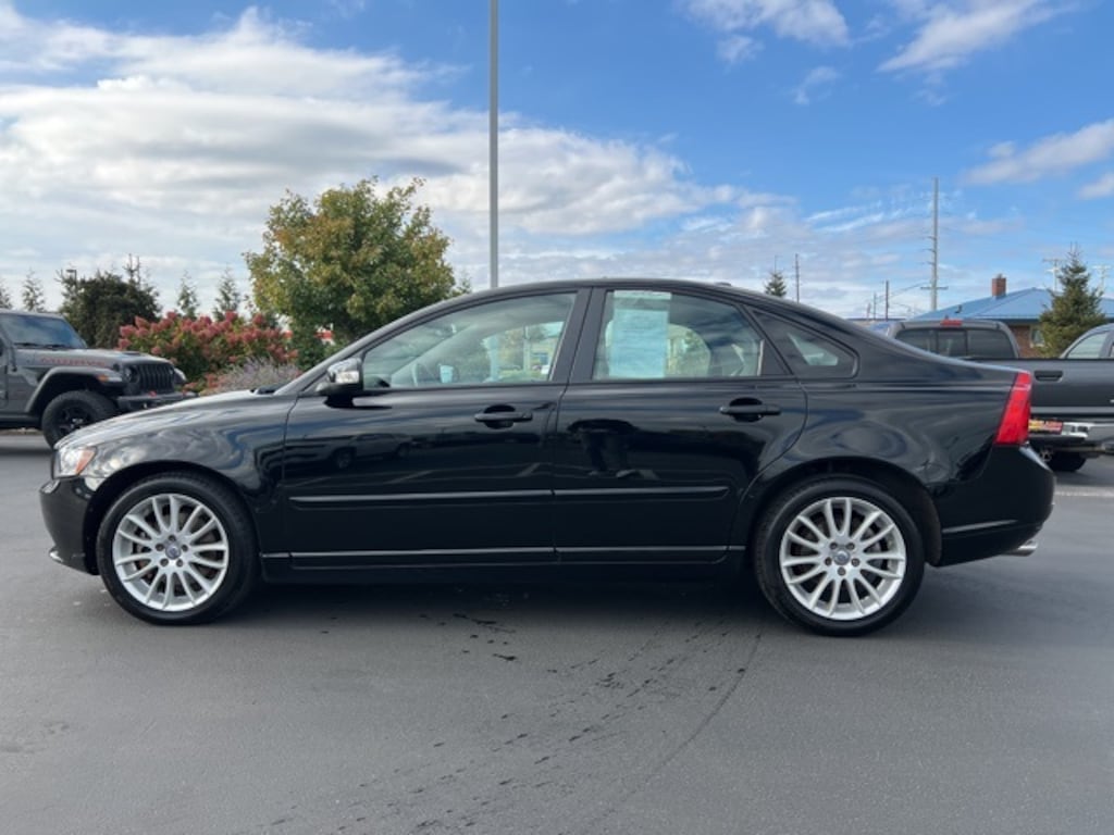 Used 2011 Volvo S40 T5 Sedan