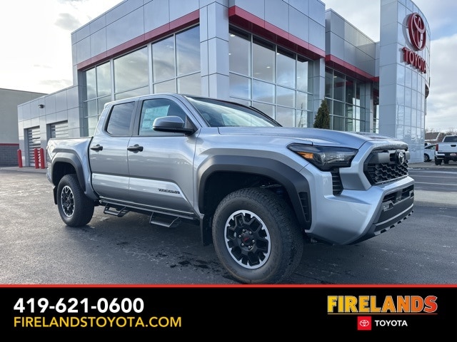 2025 Toyota Tacoma SR5's photo