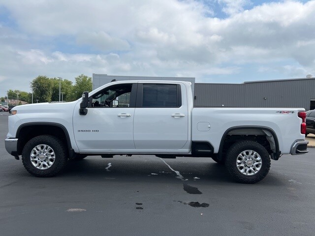 2024 Chevrolet Silverado 3500HD LT photo 4