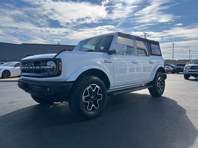 2021 Ford Bronco Outer Banks photo 2