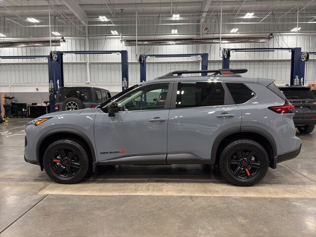 2025 Nissan Rogue SV photo 3