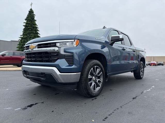 2024 Chevrolet Silverado 1500 LT photo 3