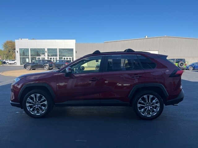 2019 Toyota RAV4 XLE Premium photo 4