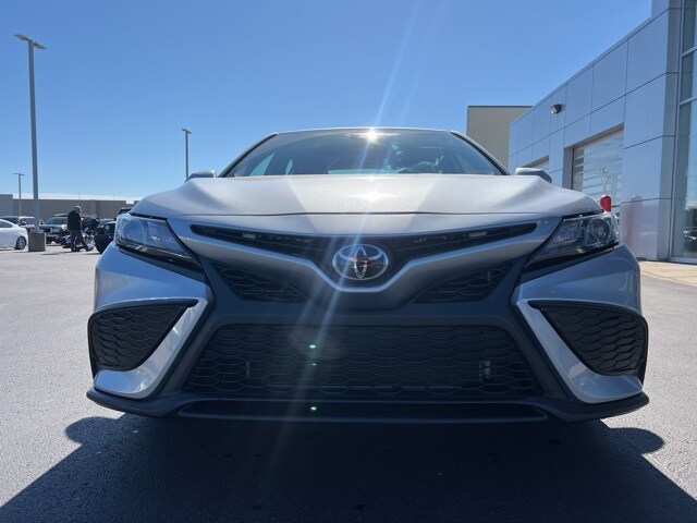 2024 Toyota Camry SE photo 2