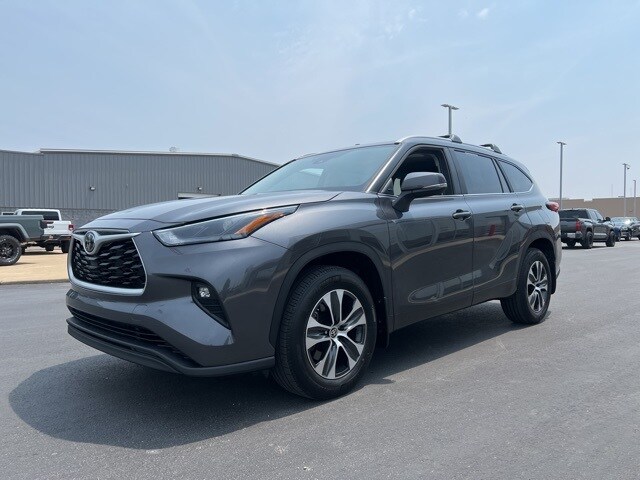 2023 Toyota Highlander XLE photo 3