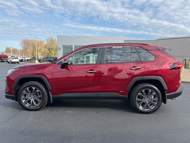 2023 Toyota RAV4 Hybrid Limited photo 3
