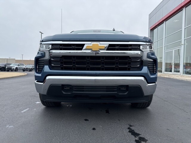 2024 Chevrolet Silverado 1500 LT photo 2