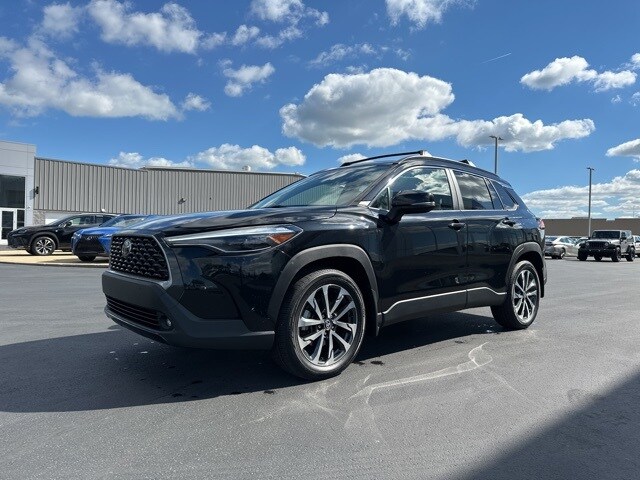 2023 Toyota Corolla Cross XLE photo 3