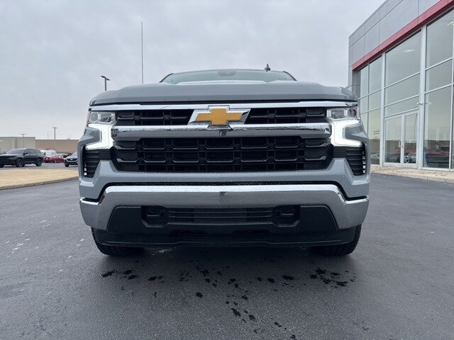2024 Chevrolet Silverado 1500 LT photo 2