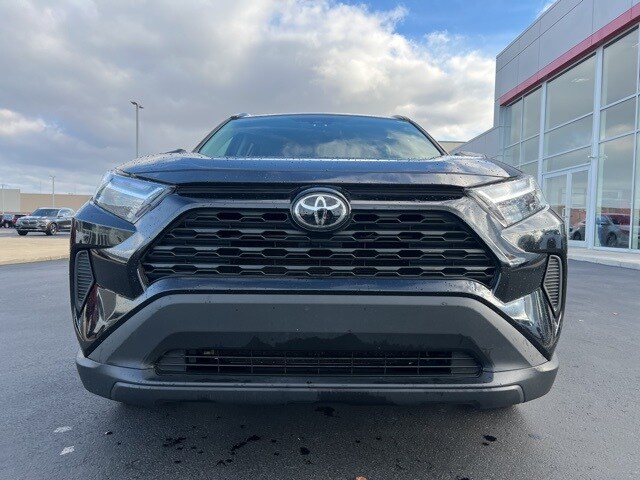 2024 Toyota RAV4 XLE photo 2