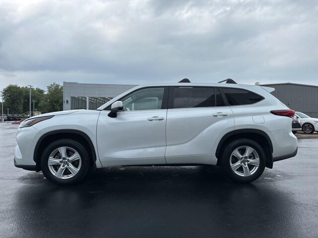 2023 Toyota Highlander L photo 2