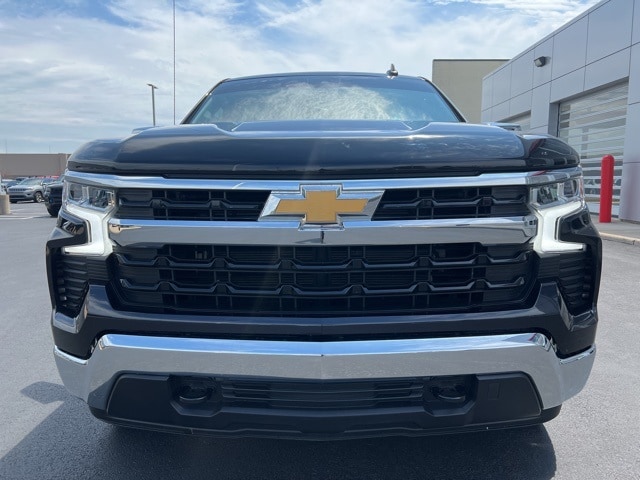 Used 2022 Chevrolet Silverado 1500 LT with VIN 1GCUDDED6NZ602817 for sale in Sandusky, OH