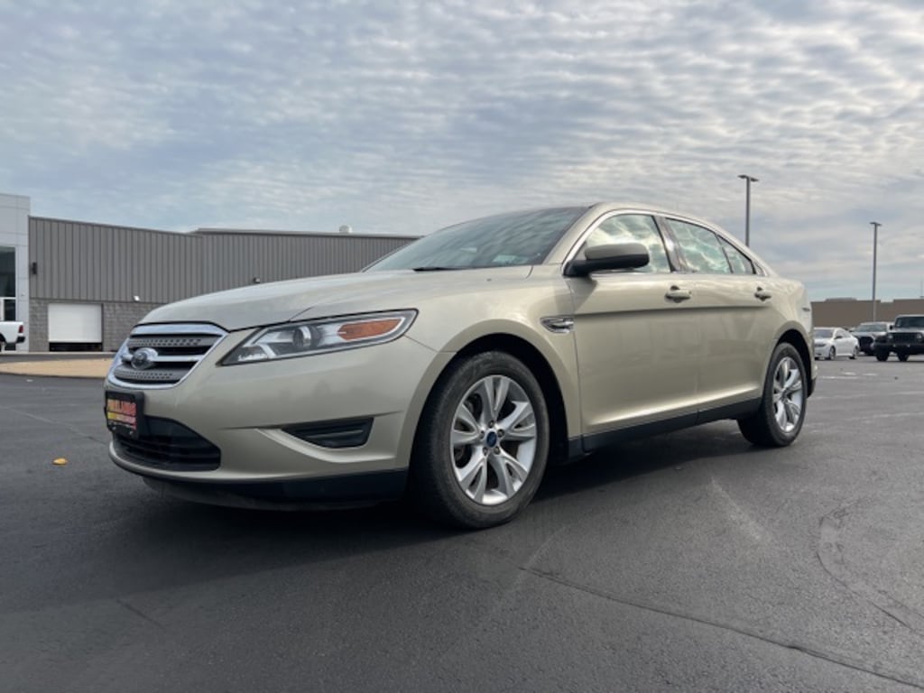 Used 2010 Ford Taurus SEL Sedan