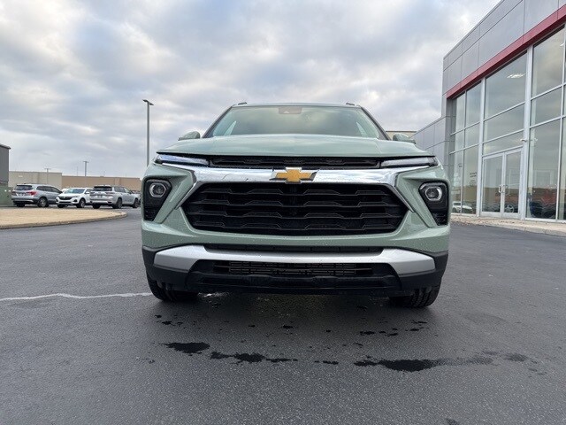 2025 Chevrolet Trailblazer LT photo 2