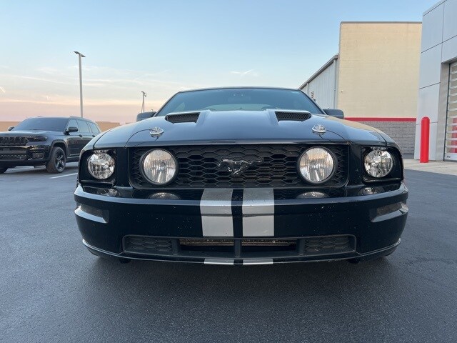 2007 Ford Mustang GT Deluxe photo 2