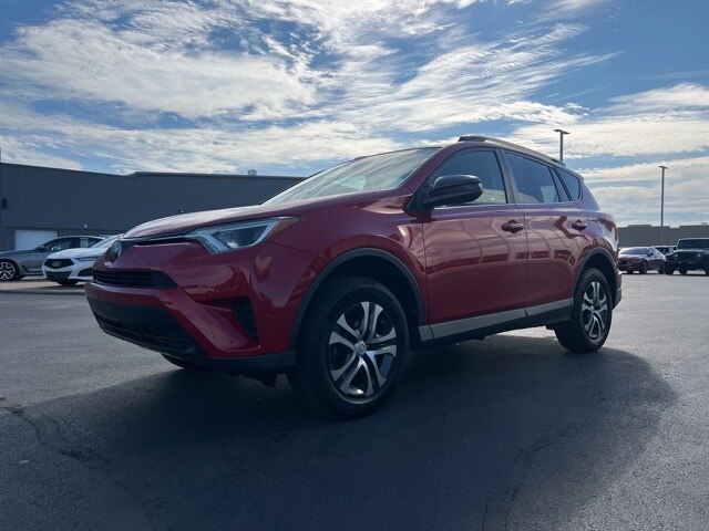 2017 Toyota RAV4 LE photo 2