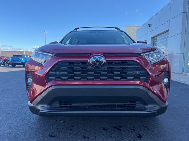 2019 Toyota RAV4 XLE Premium photo 2
