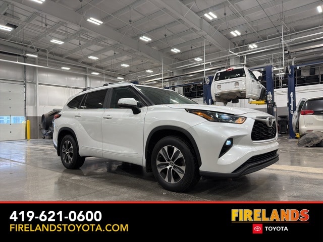 2024 Toyota Highlander XLE's photo