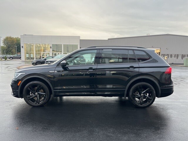 2023 Volkswagen Tiguan SE R-Line Black photo 4