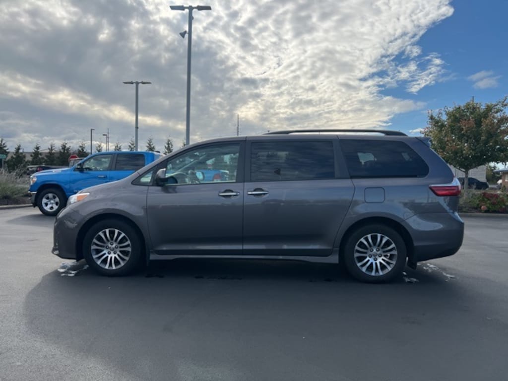 Used 2020 Toyota Sienna XLE Van