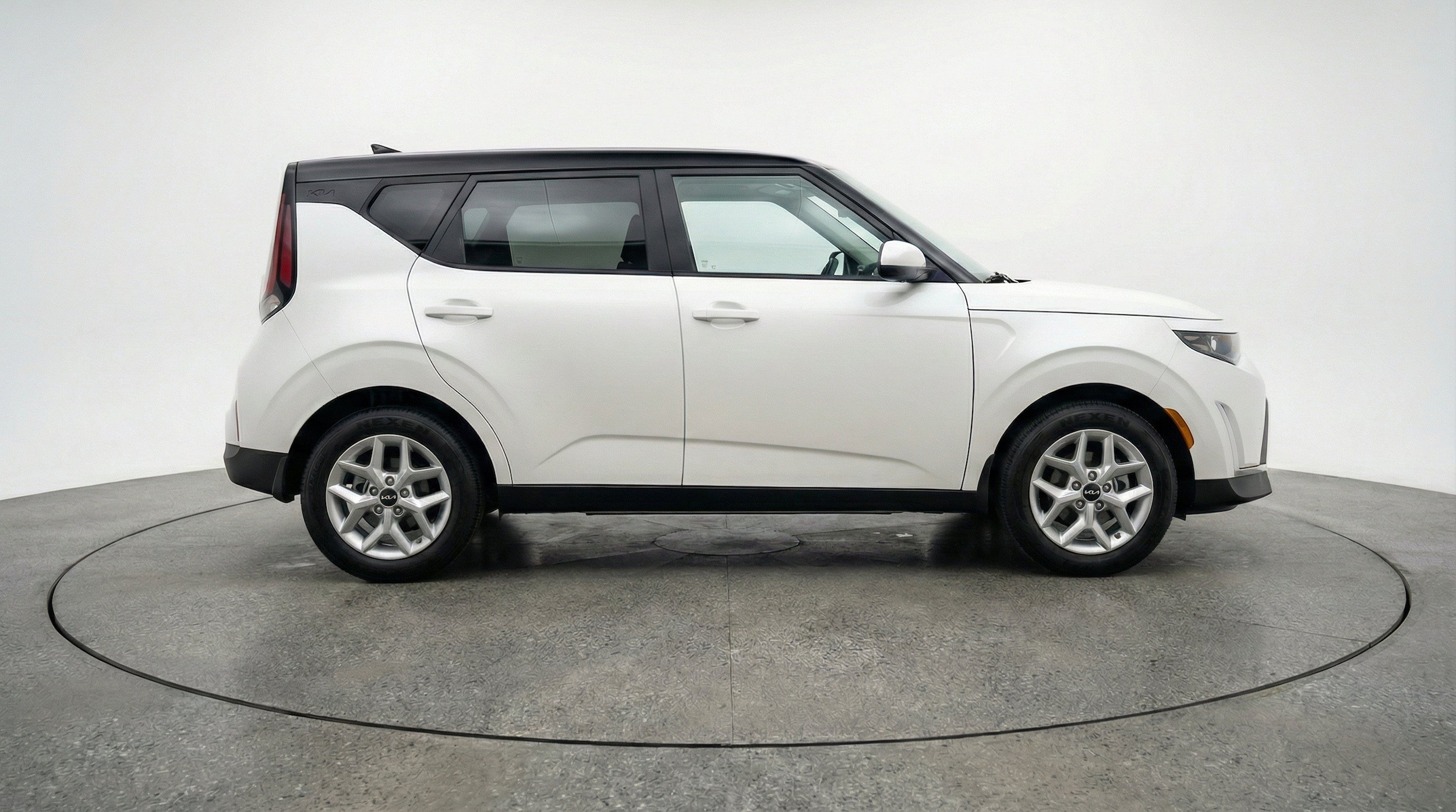 2025 Kia Soul LX - Photo 9