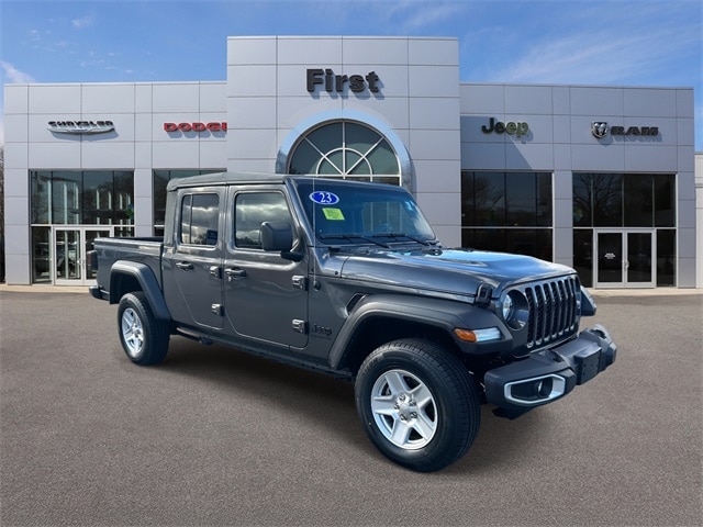 2023 Jeep Gladiator Sport S's photo