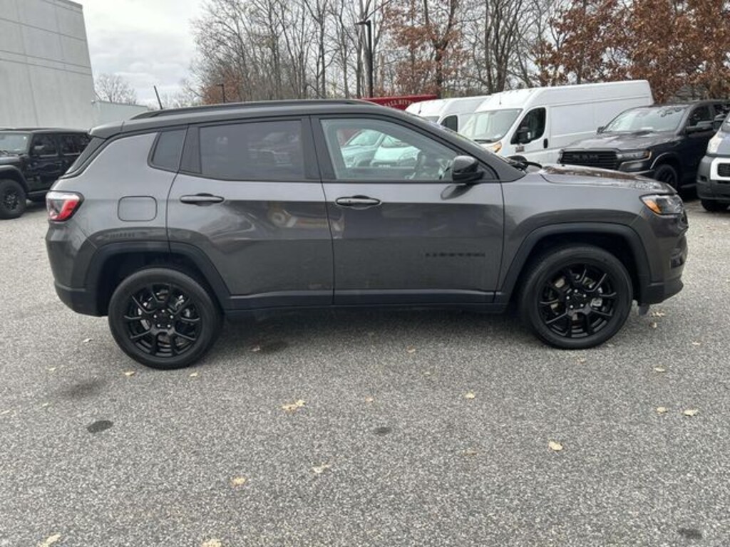 Used 2022 Jeep Compass Altitude SUV