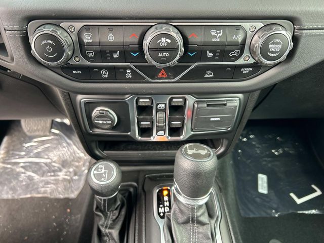 2025 Jeep Wrangler 4-Door Sahara - Photo 11