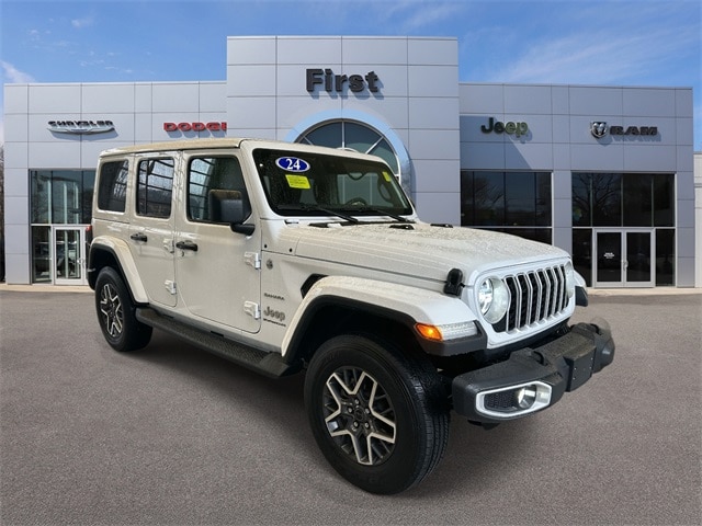 2024 Jeep Wrangler 4-Door Sahara's photo