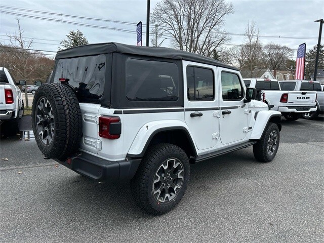2025 Jeep Wrangler Sahara photo 3