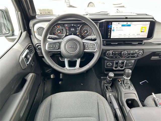 2025 Jeep Wrangler Sahara photo 4