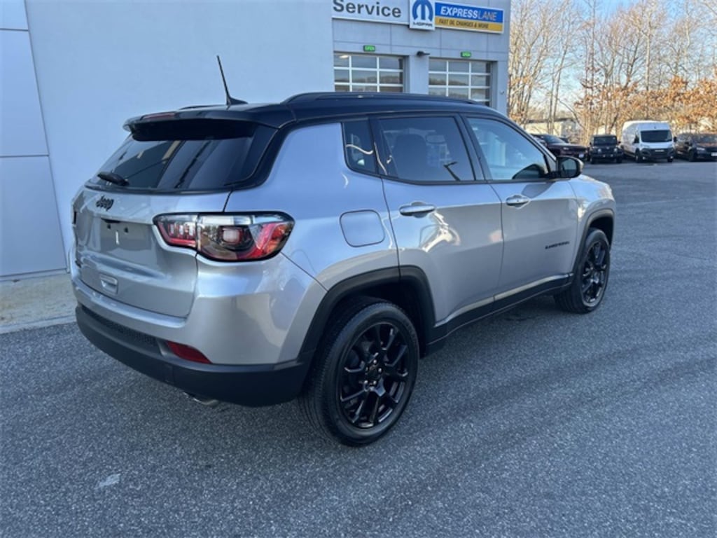 Used 2022 Jeep Compass Altitude SUV