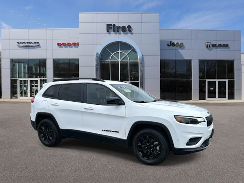 Used 2023 Jeep Cherokee Altitude SUV