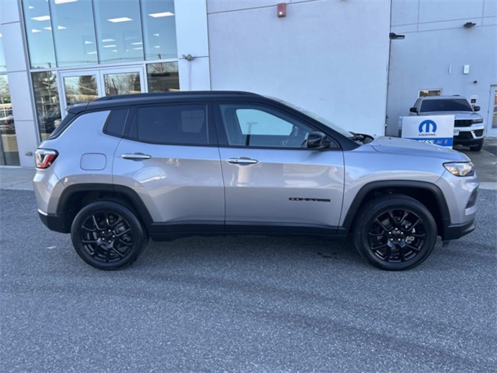 Used 2022 Jeep Compass Altitude SUV