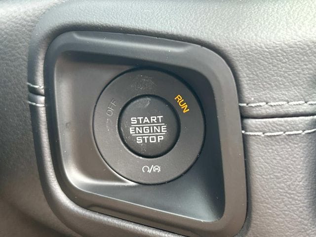 2025 Jeep Wrangler 4-Door Sahara - Photo 12