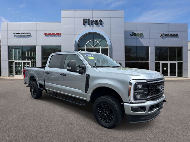 2024 Ford F-250 XL 4x4 Crew Cab 6-3/4' Box's photo