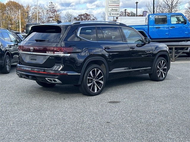 2024 Volkswagen Atlas SEL Premium R-Line photo 3
