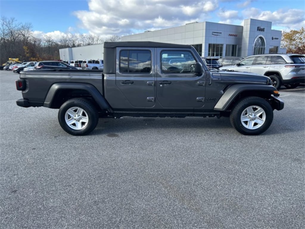Used 2023 Jeep Gladiator Sport Truck