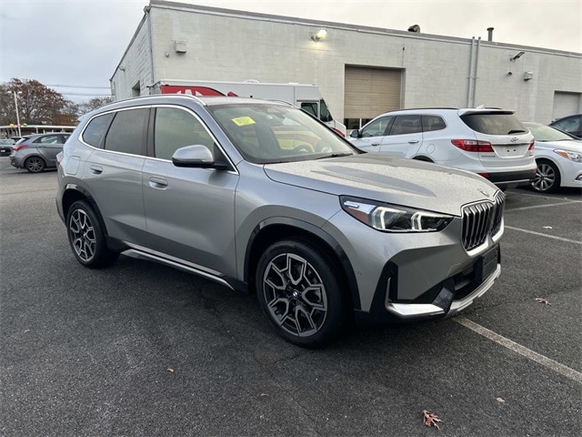 2025 BMW X1 28i's photo