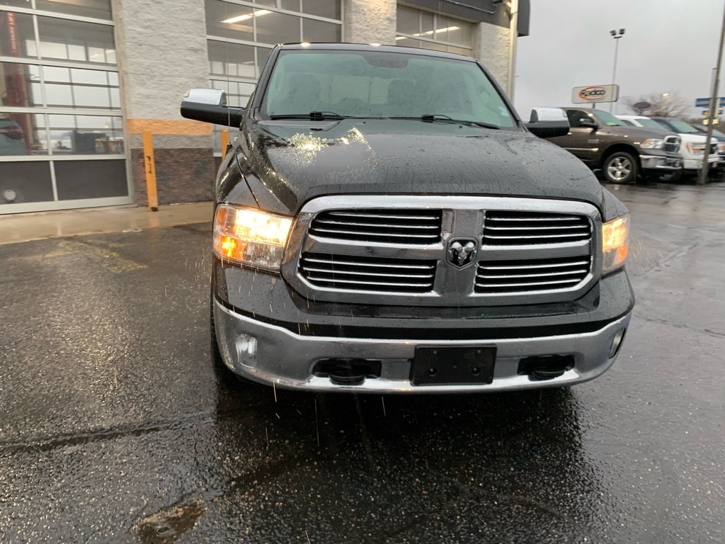 2017 Ram 1500 SLT photo 2