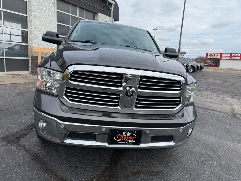 2016 Ram 1500 SLT photo 2