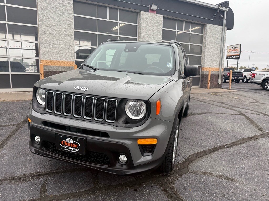 2022 Jeep Renegade Latitude photo 2