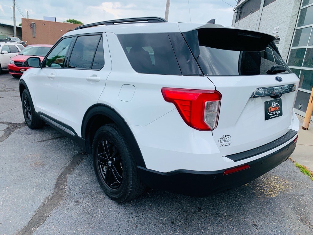 2021 Ford Explorer XLT photo 2